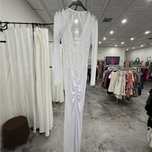 Elegant White Lace Evening Gown with sequins , Dress Size : Small ; FREE VAIL